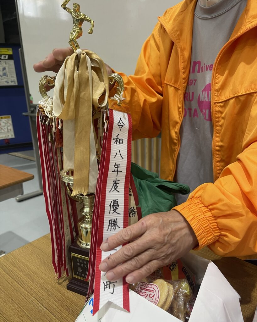 韮川卓球大会　優勝トロフィー
