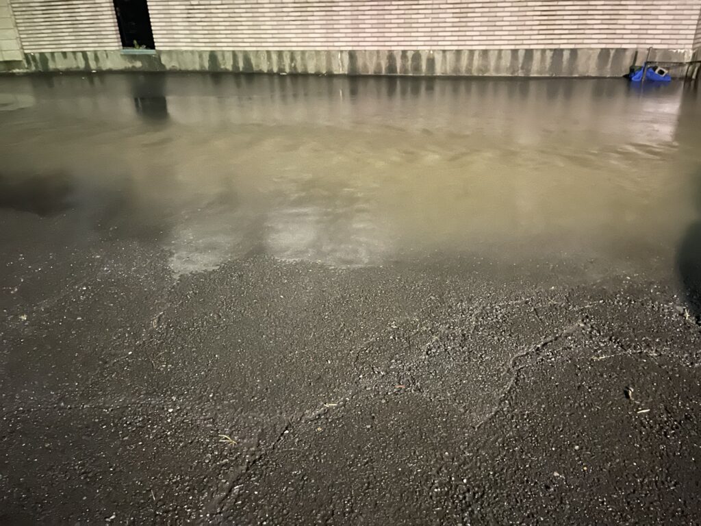 大雨冠水 石原町 自宅アパート裏の道路 2026年7月18日 午前0時半頃
