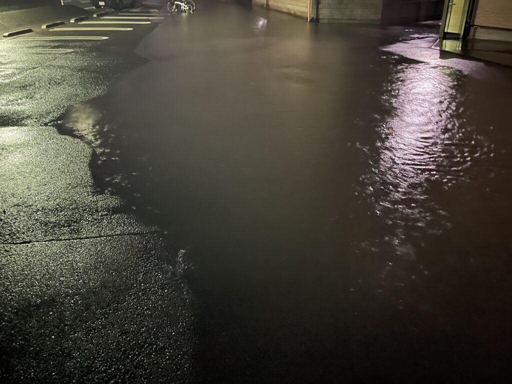 大雨冠水 石原町 自宅アパート裏の道路 2026年7月18日 午前0時半頃
