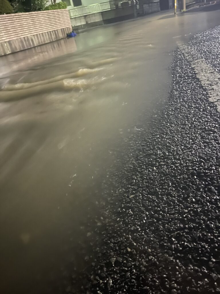 大雨冠水 石原町 自宅アパート裏の道路 2026年7月18日 午前0時半頃